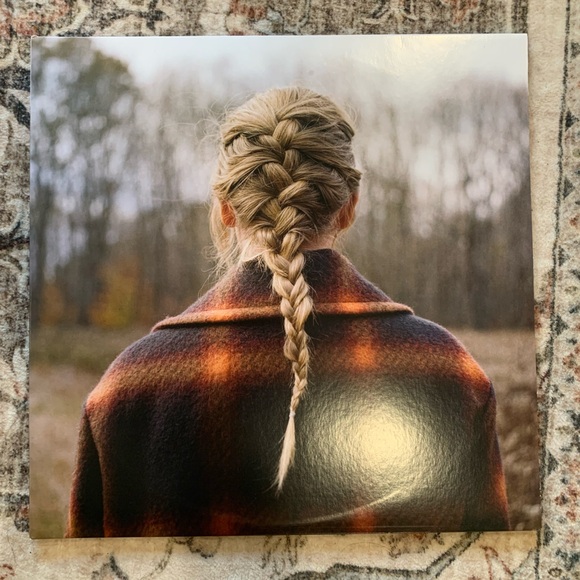 Folklore Long Pond Studio Sessions Vinyl PLUS Folklore Vinyl and Evermore Vinyl! - Picture 4 of 8